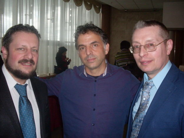 а16 Он считает себя гражданином мира