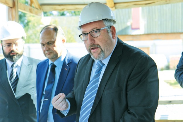 44e6033f64d122213580b948632d7f3c