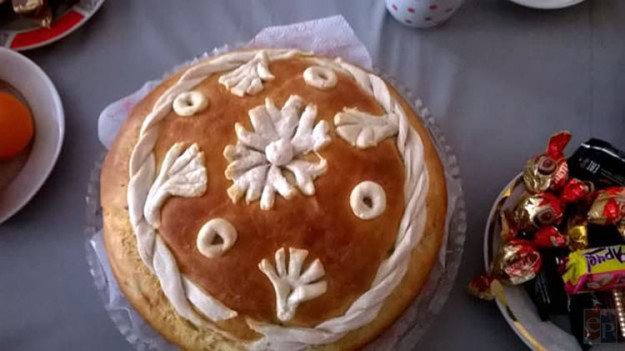 hleb (5)Белорусский каравай специально для встречи испекла борисовчанка Лилия Ивановна Мазо.