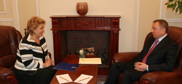 000021_FD6AC450507DE8B3432580E200412045_409814